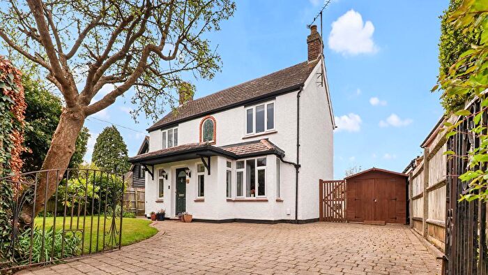 4 Bedroom Detached House For Sale In Old Road, Barton Le Clay, Beds, MK45