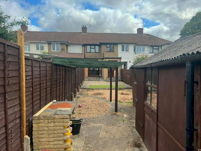 3 Bedroom Terraced House To Rent In Elmore Road, Luton, LU2