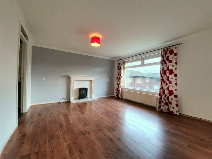 2 Bedroom Flat To Rent In Trencherbone, Radcliffe, Manchester, M26