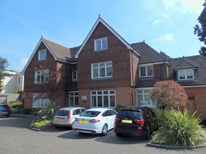 2 Bedroom Flat To Rent In Reigate, Surrey, RH2