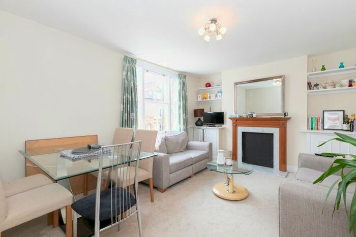 2 Bedroom Flat To Rent In Walton Crescent, Oxford, OX1