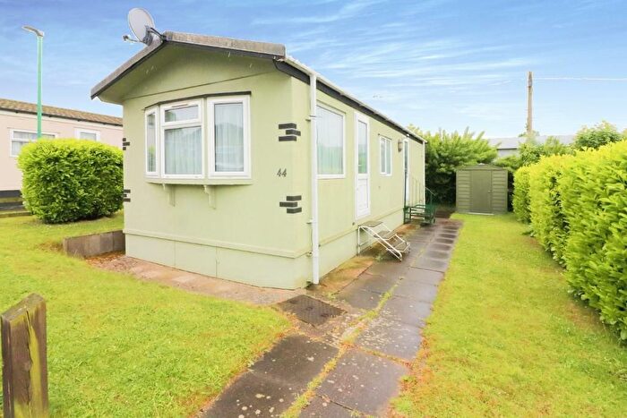 1 Bedroom Mobile/park Home To Rent In Nursery Road, Luton, Bedfordshire, LU3