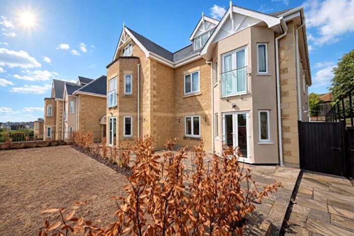 2 Bedroom Apartment For Sale In Slades Hill, Enfield, EN2