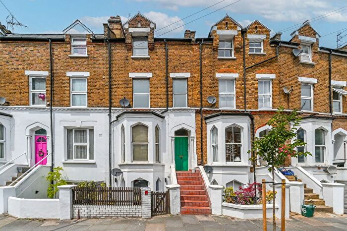 2 Bedroom Flat For Sale In York Road, North Acton, London, W3