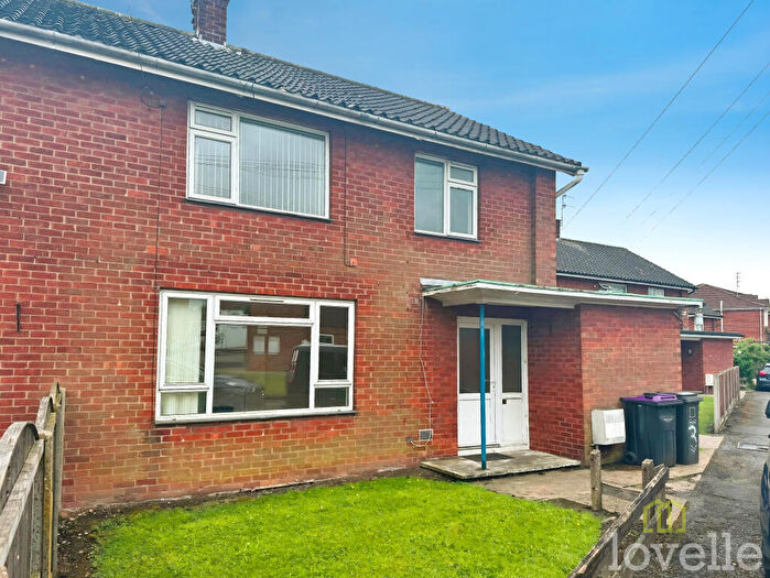 3 Bedroom Semi-Detached House For Sale In Rowston Close, Gainsborough, DN21
