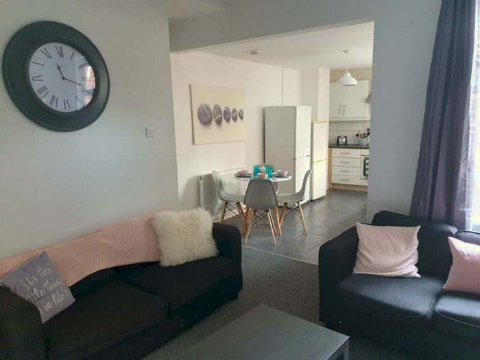 4 Bedroom Terraced House To Rent In Crofton Street, Rusholme, M14