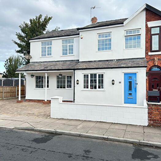 4 Bedroom Semi-Detached House For Sale In Shaws Road, Birkdale, Sefton, PR8