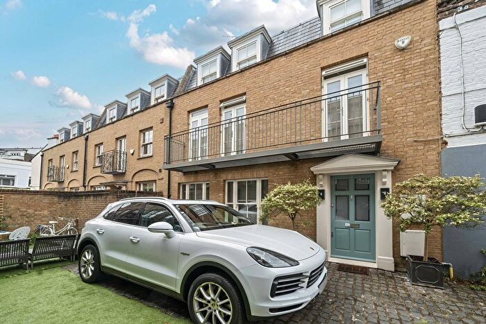 4 Bedroom Property For Sale In Walham Yard, Fulham Broadway, London, SW6