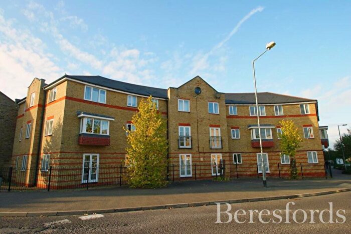 2 Bedroom Apartment For Sale In Parkinson Drive, Chelmsford, CM1