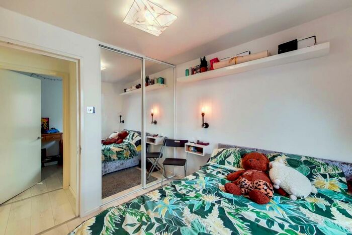 3 Bedroom Flat To Rent In Peckham High Street, Peckham, London, SE15