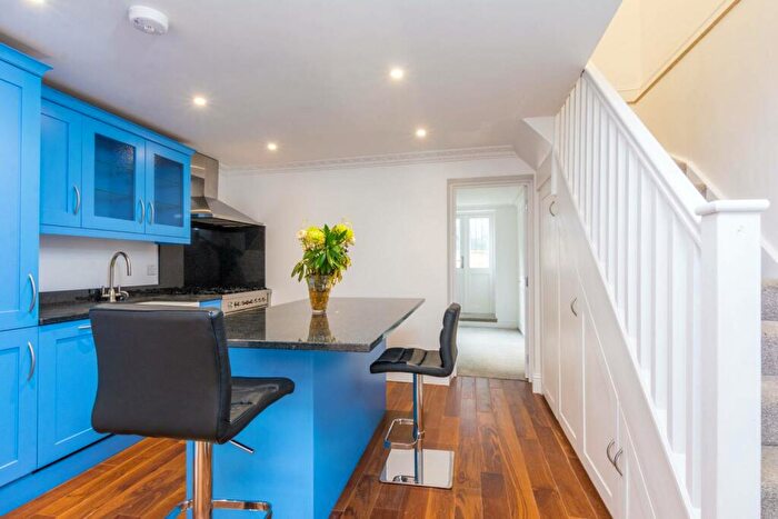 3 Bedroom Flat To Rent In Mortlake High Street, Mortlake, London, SW14