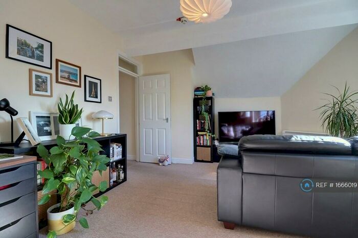 2 Bedroom Flat To Rent In Dickenson Road, Manchester, M13