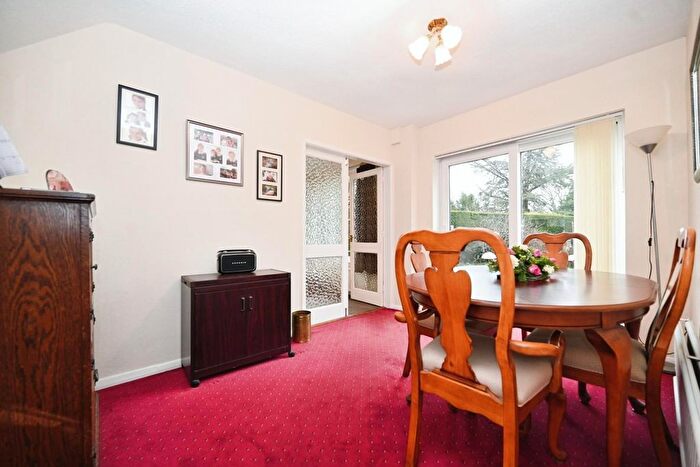 5 Bedroom Detached House For Sale In Layton Avenue, Rawdon, Leeds, LS19