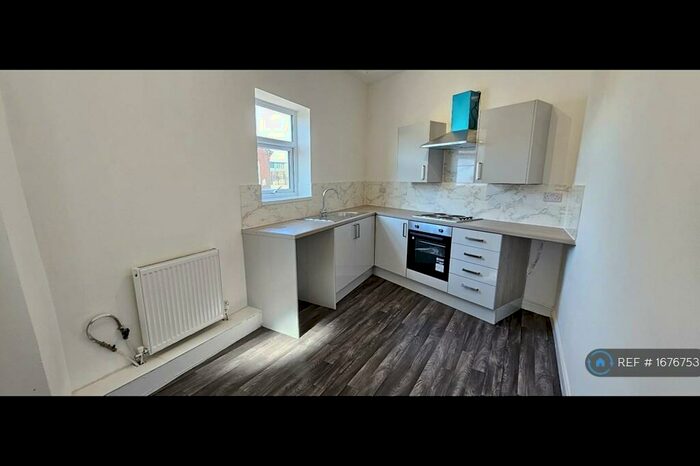 1 Bedroom Flat To Rent In Hyde Road, Manchester, M18