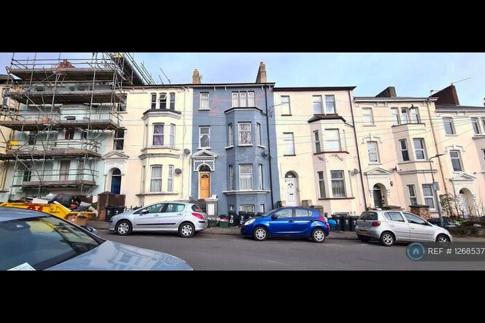 1 Bedroom Flat To Rent In Clytha Square, Newport, NP20