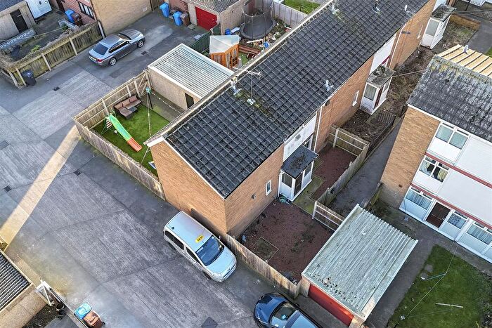 3 Bedroom End Terrace House For Sale In Newport Close, Hull, HU3