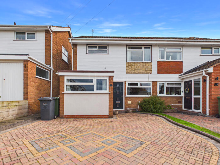 3 Bedroom Semi-Detached House For Sale In Ferndale Crescent, Kidderminster, DY11