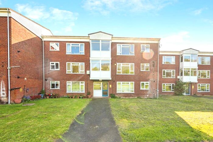 2 Bedroom Flat For Sale In Stanton Walk, Warwick, Warwickshire, CV34