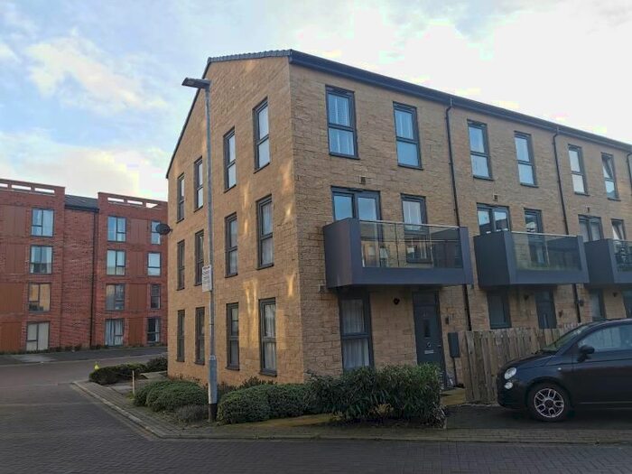 2 Bedroom Town House To Rent In Carnforth Avenue, Central Wakefield, WF1