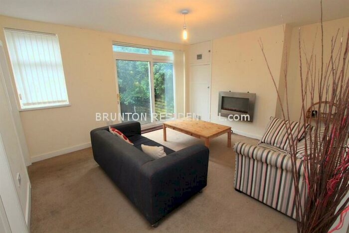 2 Bedroom Flat To Rent In Tunstall Avenue, Byker, NE6