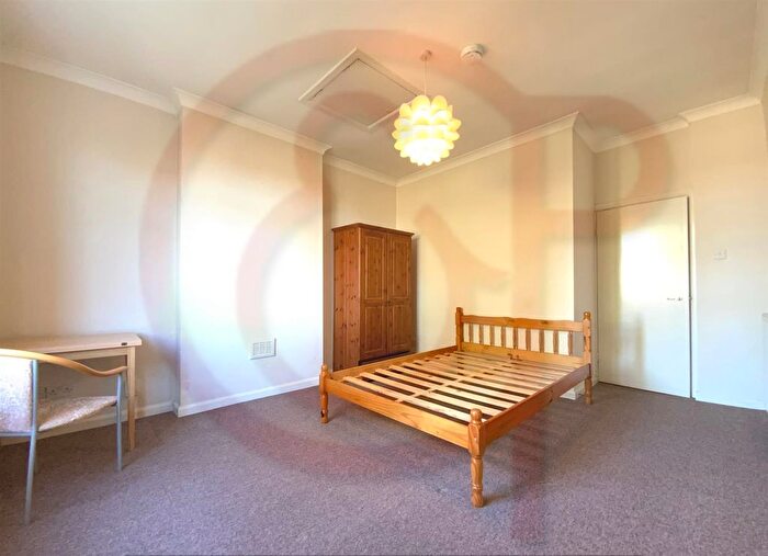 Studio To Rent In Lynton Road, Acton, W3