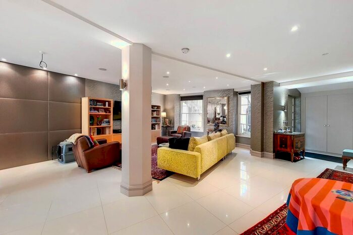 2 Bedroom Flat To Rent In Sussex Gardens, Bayswater, London, W2