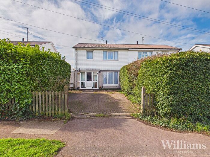 3 Bedroom Semi Detached House For Sale In Cottesloe Road, Aylesbury, HP21