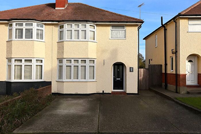 3 Bedroom Semi Detached House For Sale In Elston Road, Aldershot, Hampshire, GU12