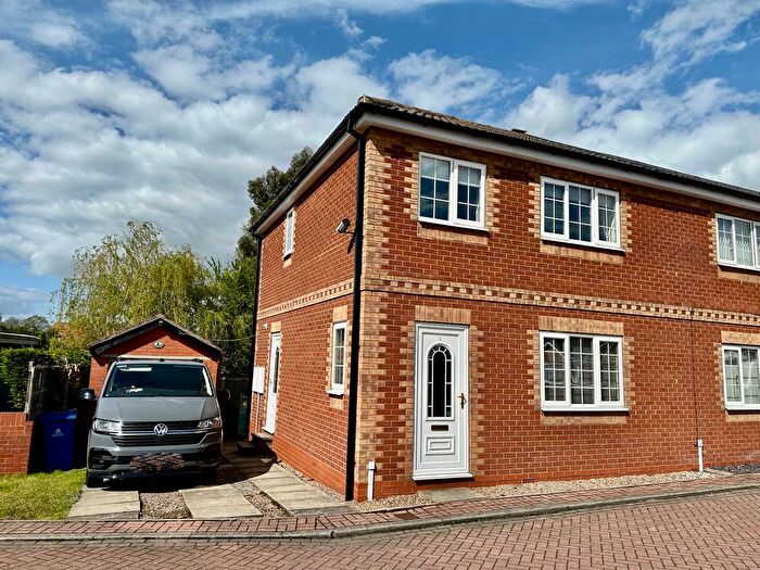 3 Bedroom Semi-Detached House For Sale In Breeze Mount Court, Stainforth, Doncaster, DN7