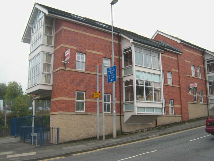 2 Bedroom Flat To Rent In Crown Street, Macclesfield, SK10