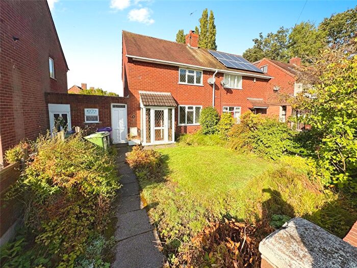 2 Bedroom Semi-detached House To Rent In Linthouse Lane, Wolverhampton, West Midlands, WV11