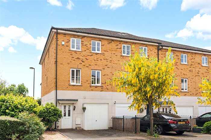 4 Bedroom End Of Terrace House For Sale In Headingley Drive, Beckenham, BR3