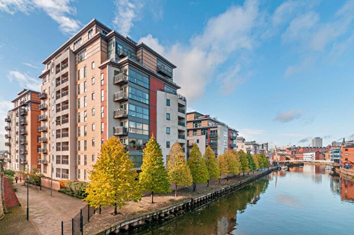 2 Bedroom Flat For Sale In Bowman Lane, Leeds, LS10