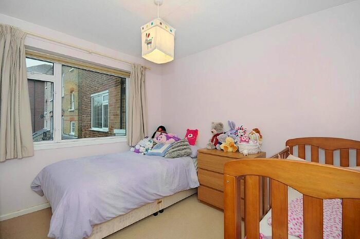 2 Bedroom Flat To Rent In Hook Road, Surbiton, KT6