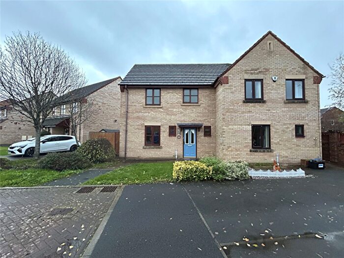 3 Bedroom Semi Detached House To Rent In Cookson Close, Burnham-On-Sea, Somerset, TA8