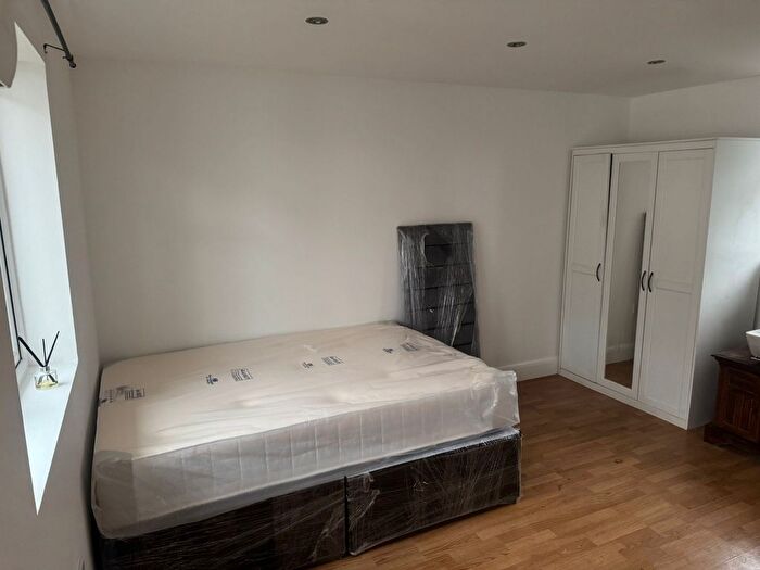 Studio To Rent In Greenford, UB6