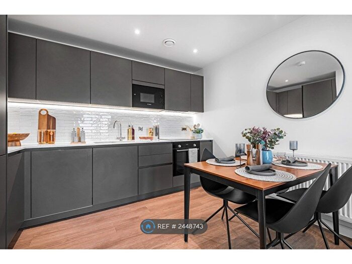 2 Bedroom Flat To Rent In Domain, Reading, RG1