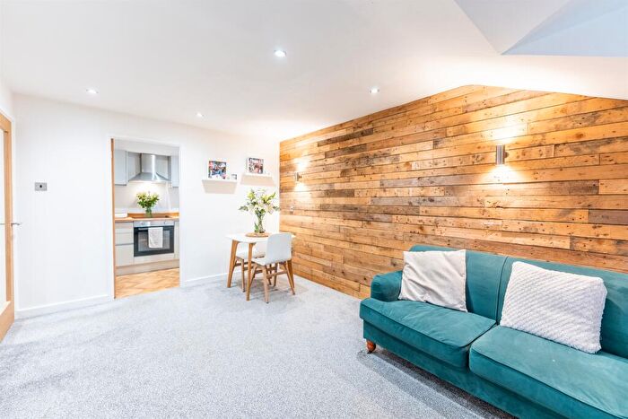 1 Bedroom Flat For Sale In Chester Road, Streetly, Sutton Coldfield, B74