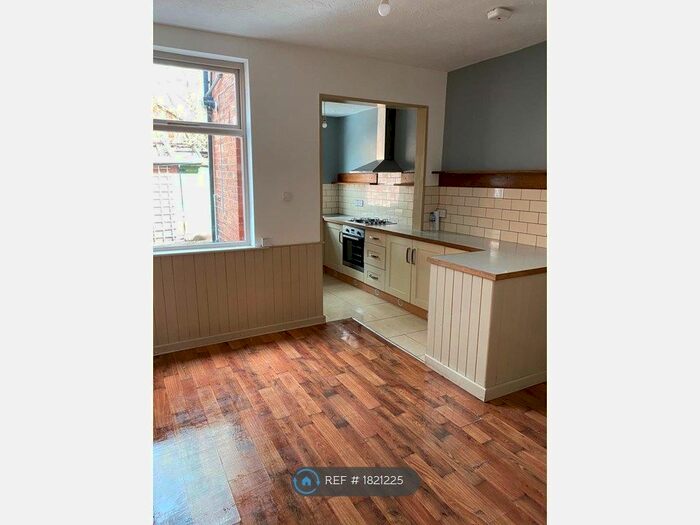 3 Bedroom End Of Terrace House To Rent In Hardwick Street, Chesterfield, S41