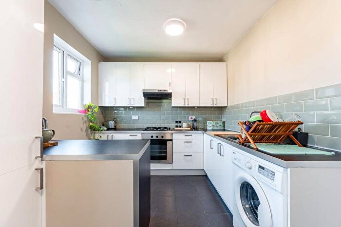 1 Bedroom Flat For Sale In Gowan Road, Willesden, London, NW10