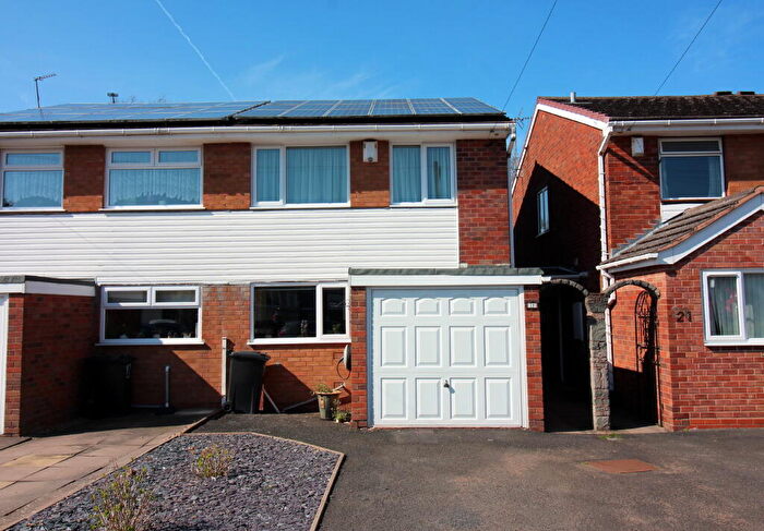3 Bedroom Semi Detached House For Sale In Kingswinford, Dubarry Avenue, DY6