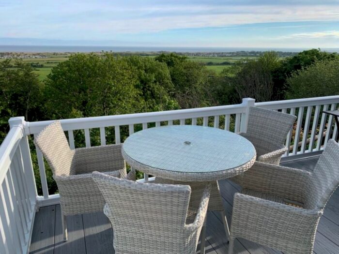 2 Bedroom Mobile/park Home For Sale In Gwespyr, Holywell, CH8