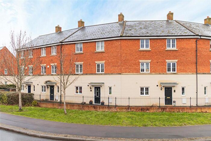 3 Bedroom Terraced House For Sale In Queen Elizabeth Drive, Taw Hill, Swindon, Wiltshire, SN25