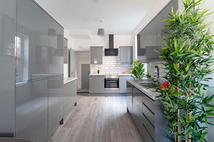 5 Bedroom Terraced House To Rent In Orchard Road, Southsea, PO4