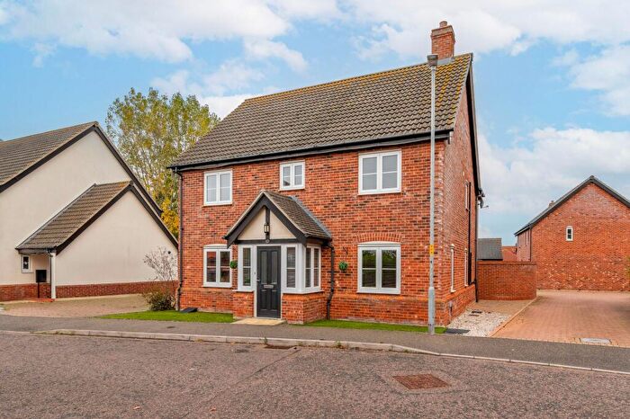 4 Bedroom Detached House For Sale In Victory Avenue, Bradwell, NR31