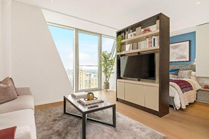 Apartment To Rent In Newfoundland Place, London, E14