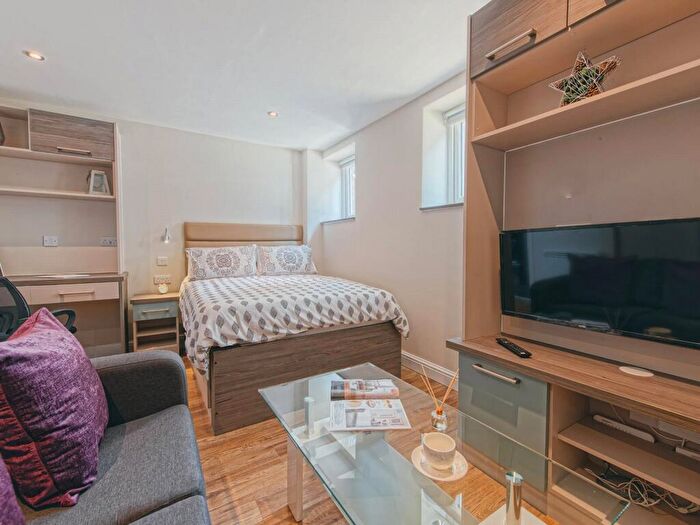 Apartment To Rent In Apt, Eagle House #, M3