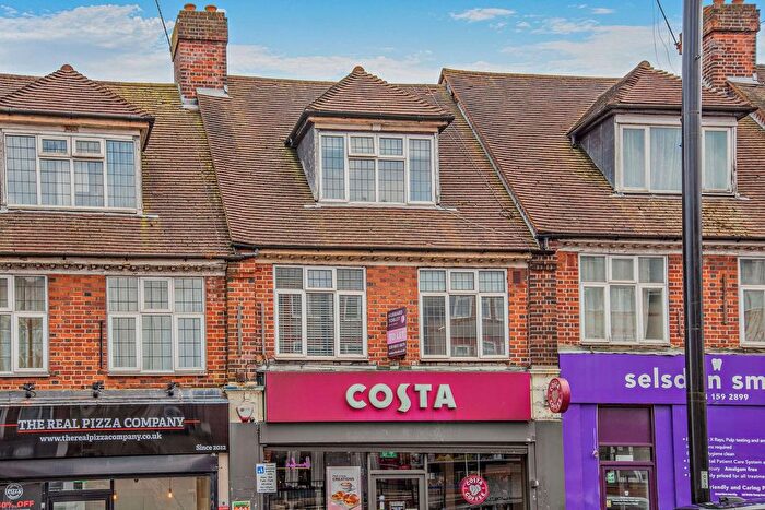 3 Bedroom Flat For Sale In Addington Road, South Croydon, CR2