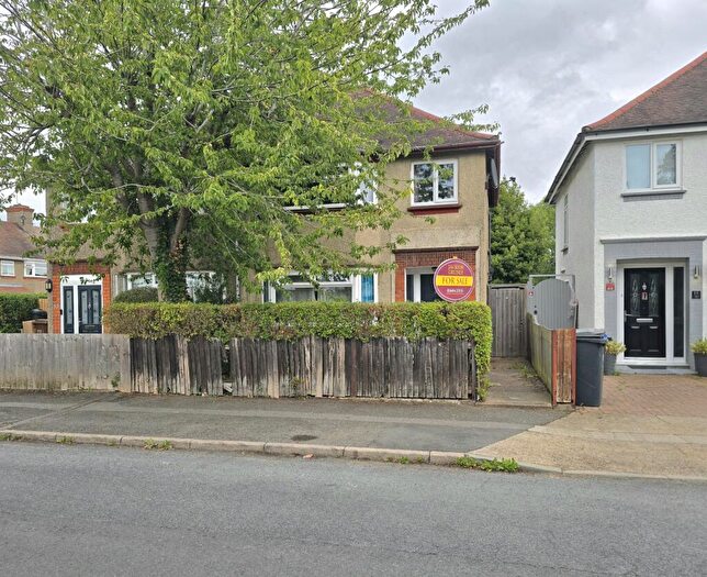 3 Bedroom Semi-Detached House For Sale In Bushland Road, The Headlands, NN3