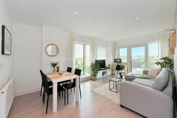2 Bedroom Flat For Sale In Dickens Yard, London, W5